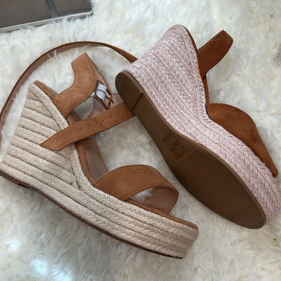 FREE with any purchase! Vicki Vicki wedge heels - Picture 3 of 3